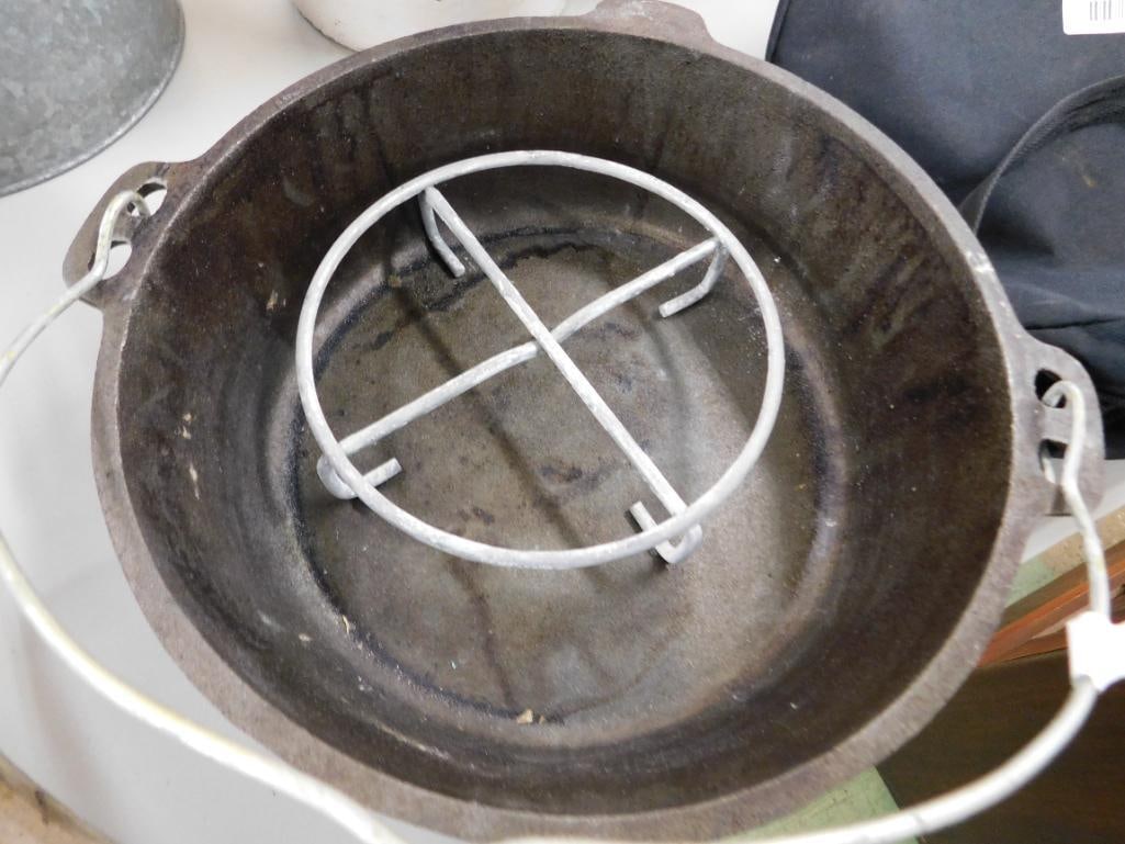 Wenzel brand cast-iron lidded pot with carrying case - 4