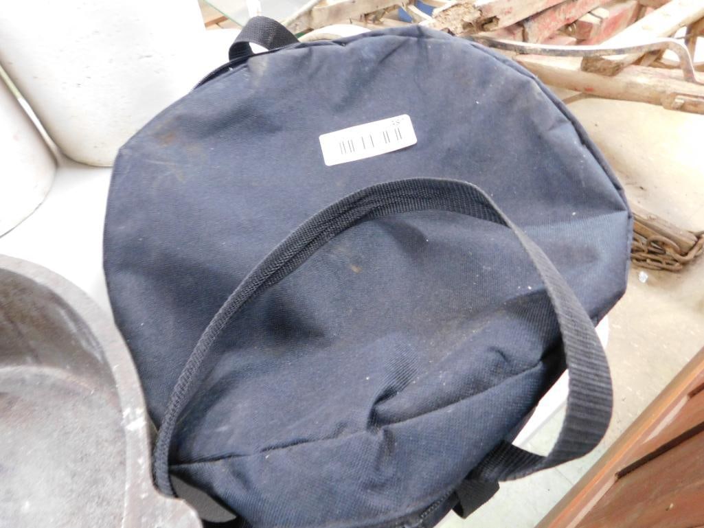 Wenzel brand cast-iron lidded pot with carrying case - 5