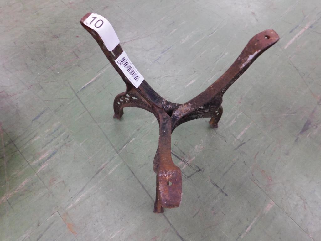 antique cast-iron base - 2