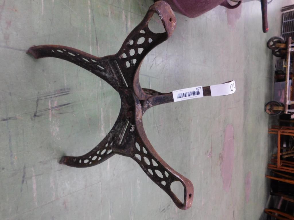 antique cast-iron base - 3