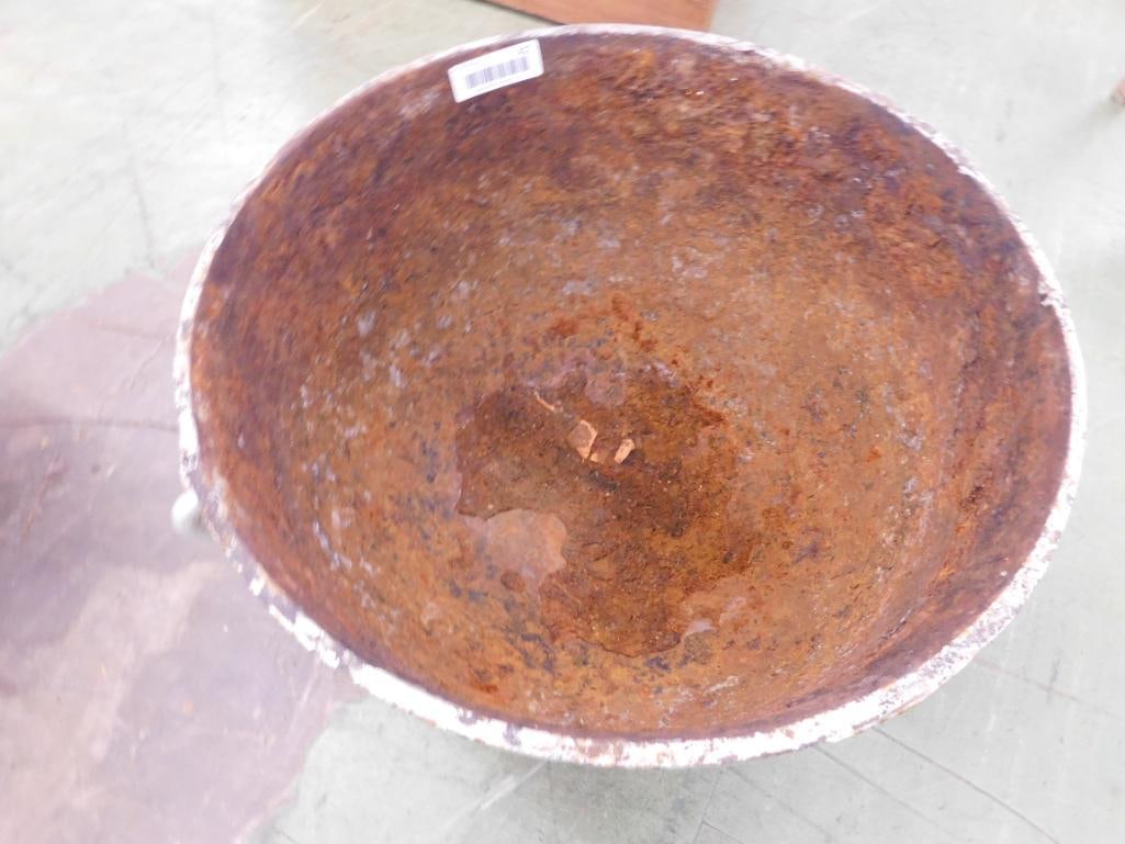 Cast Iron 3 Footed Pot / Kettle - 13" x 19.5" - 2
