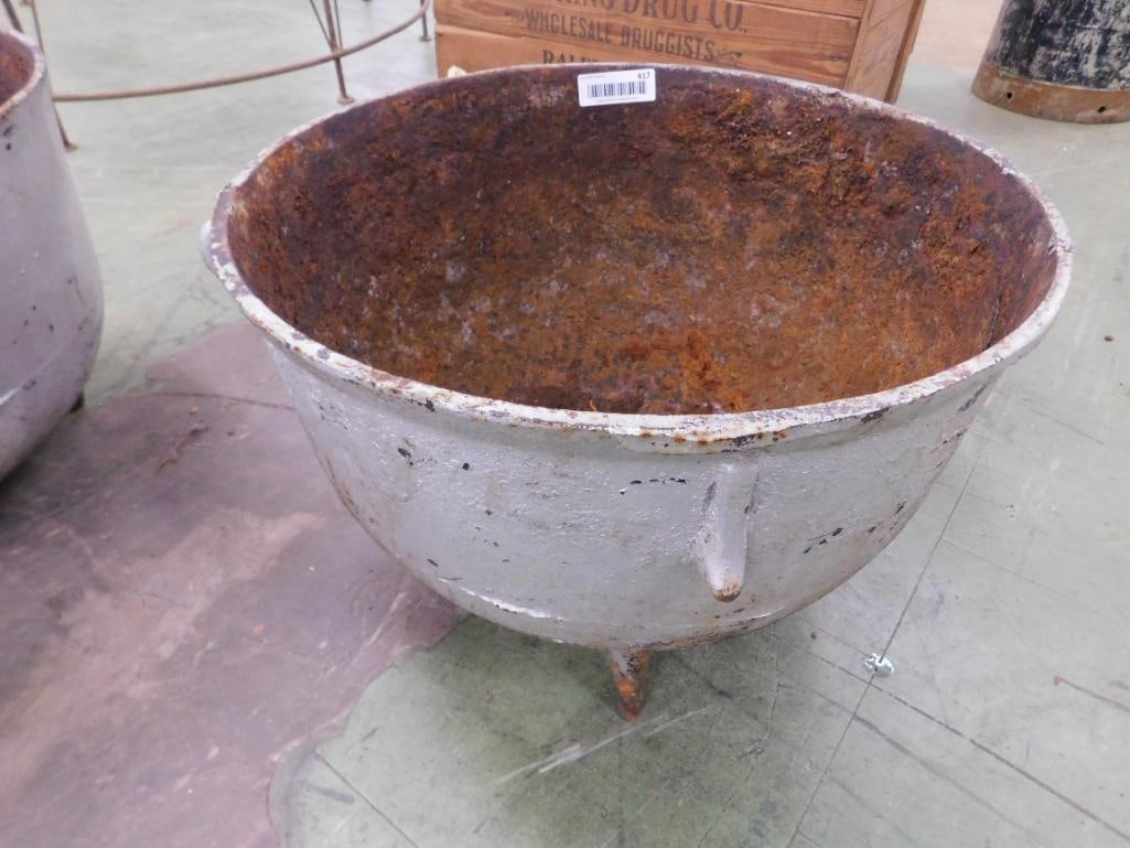 Cast Iron 3 Footed Pot / Kettle - 13" x 19.5" - 7