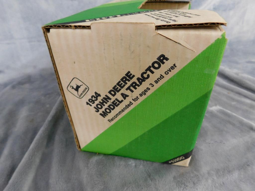 Ertl 1/16 Scale 1934 John Deere Model A Tractor - #539DO - Original Box - 3