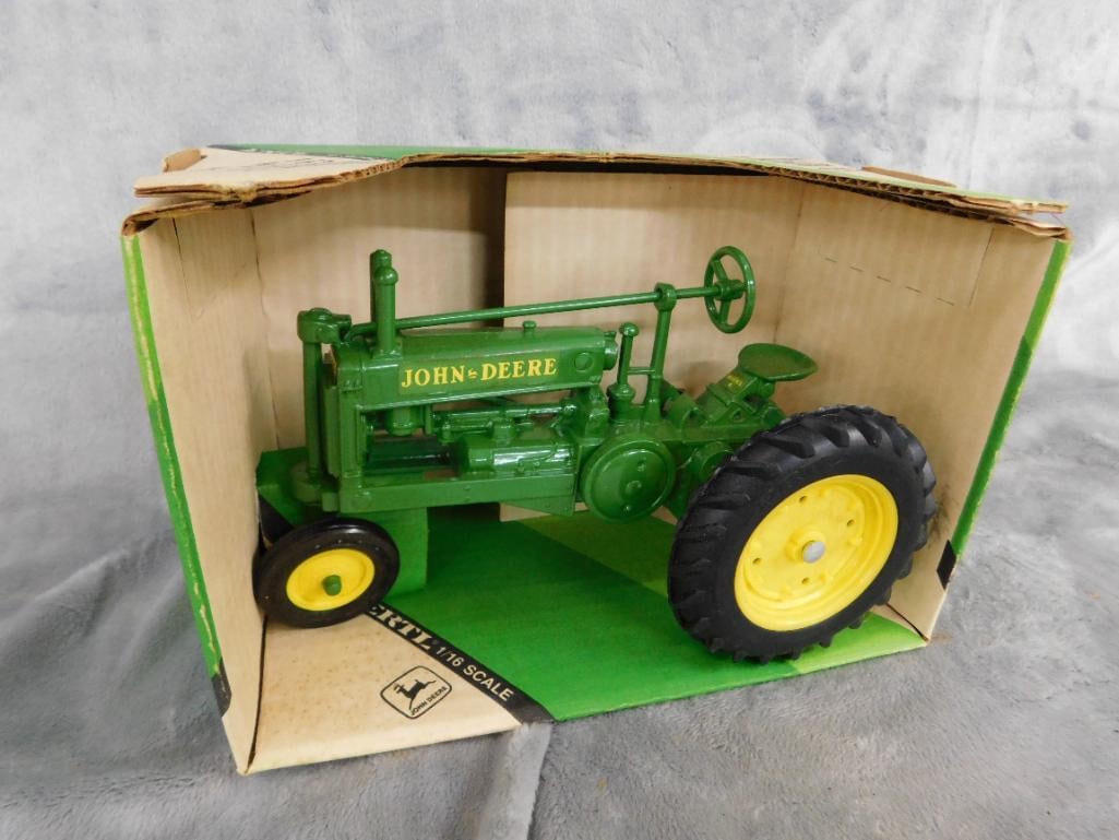 Ertl 1/16 Scale 1934 John Deere Model A Tractor - #539DO - Original Box - 8