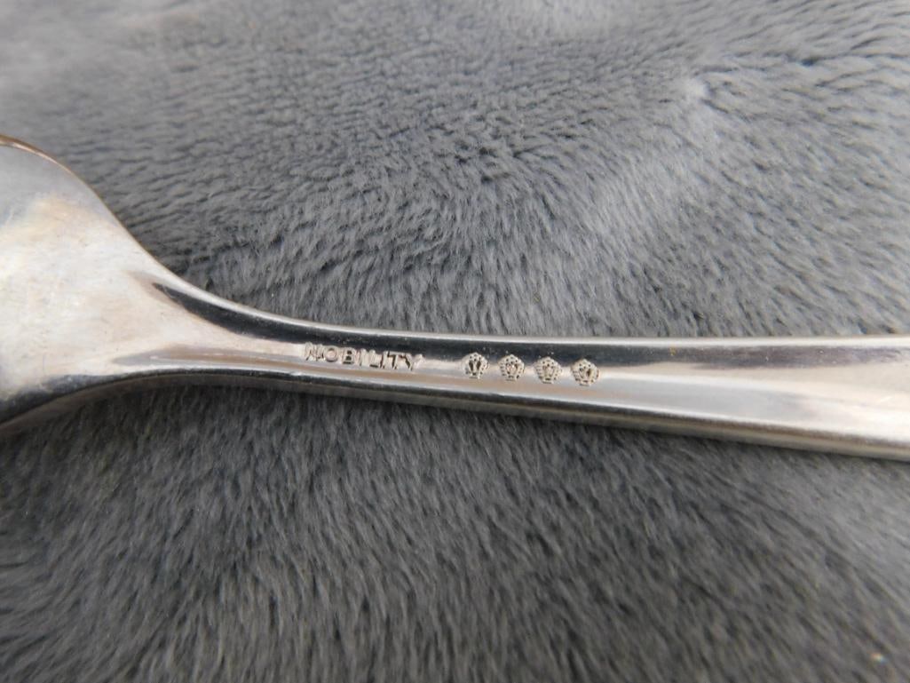 Nobility Plate - Oneida - 4 Crowns - Silver Plate Flatware Set - Magic Moment Pattern - 11