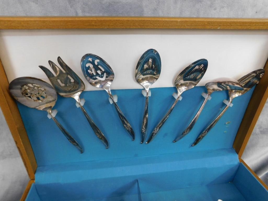 Nobility Plate - Oneida - 4 Crowns - Silver Plate Flatware Set - Magic Moment Pattern - 12