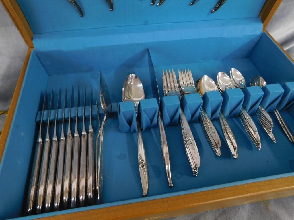 Nobility Plate - Oneida - 4 Crowns - Silver Plate Flatware Set - Magic Moment Pattern - 13