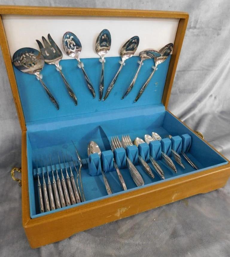 Nobility Plate - Oneida - 4 Crowns - Silver Plate Flatware Set - Magic Moment Pattern: Original Case - See Photos For Condition and Details