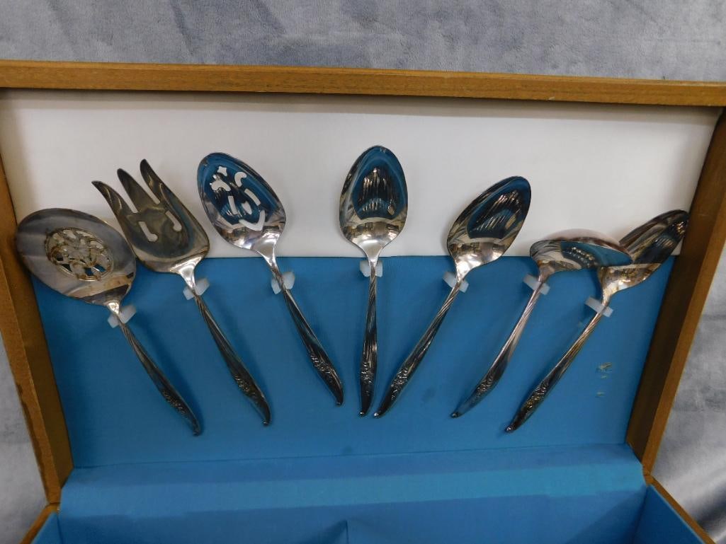 Nobility Plate - Oneida - 4 Crowns - Silver Plate Flatware Set - Magic Moment Pattern - 2