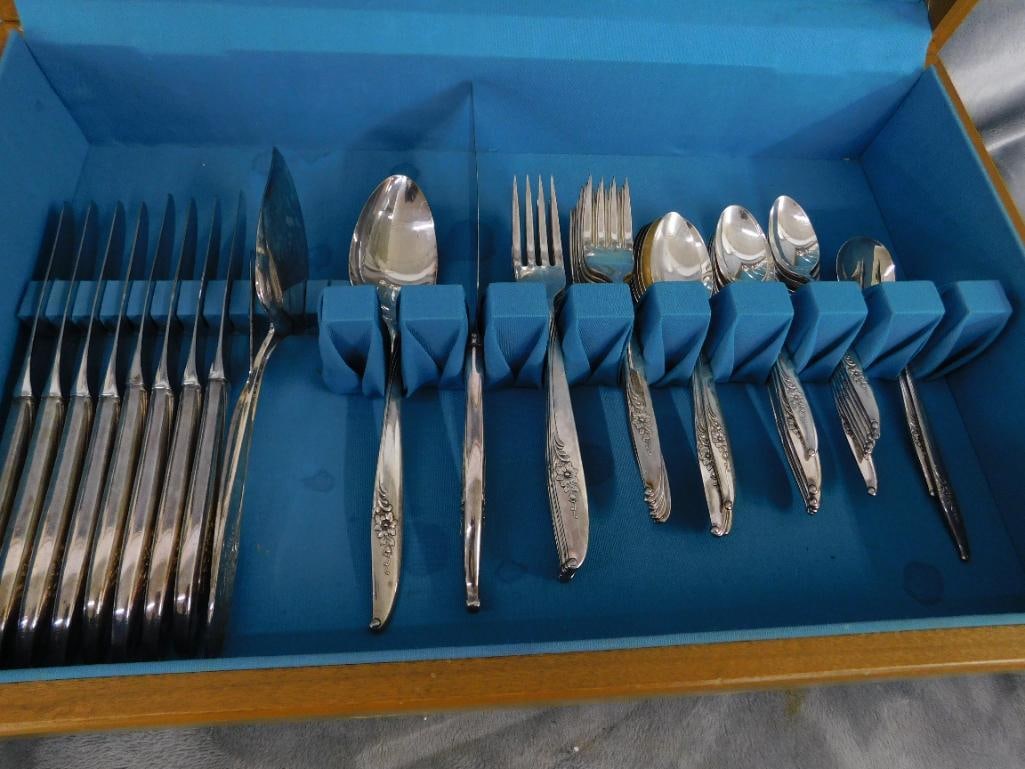 Nobility Plate - Oneida - 4 Crowns - Silver Plate Flatware Set - Magic Moment Pattern - 3