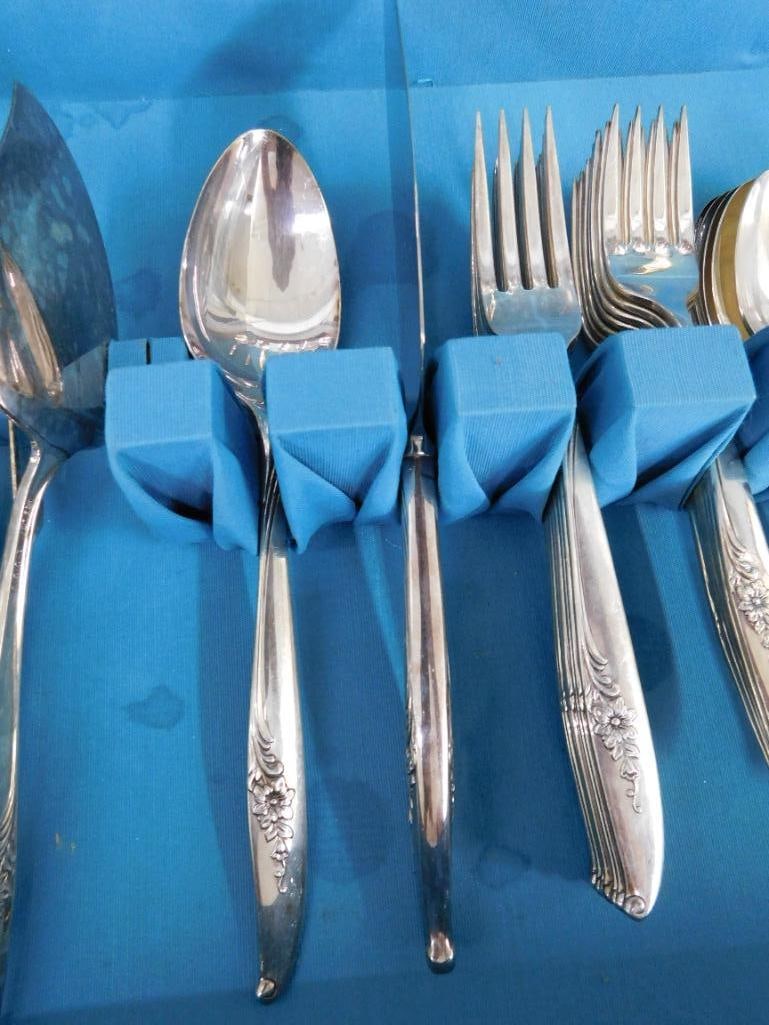 Nobility Plate - Oneida - 4 Crowns - Silver Plate Flatware Set - Magic Moment Pattern - 7