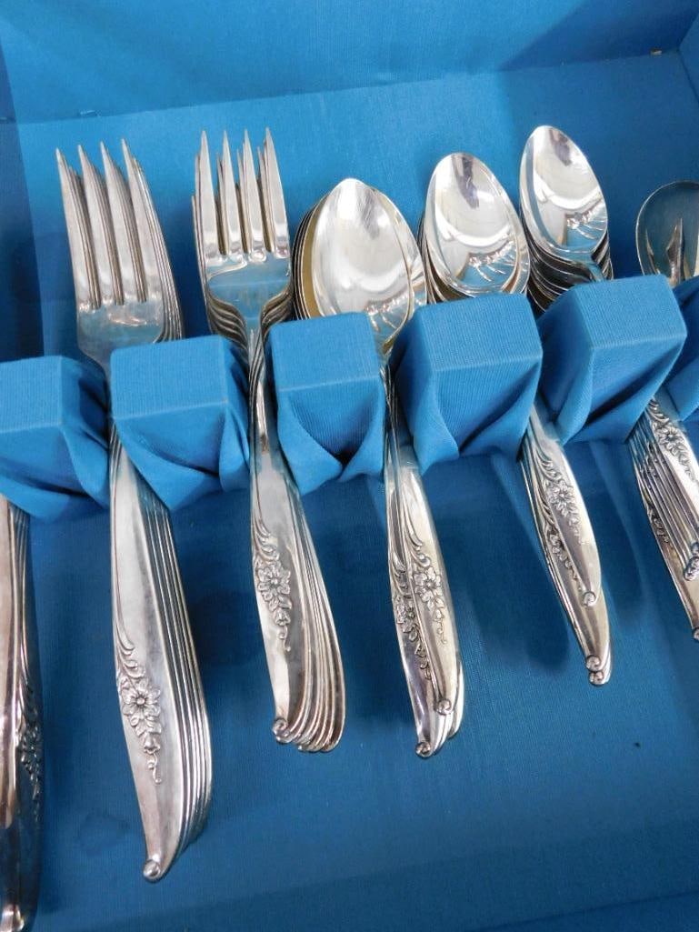 Nobility Plate - Oneida - 4 Crowns - Silver Plate Flatware Set - Magic Moment Pattern - 8
