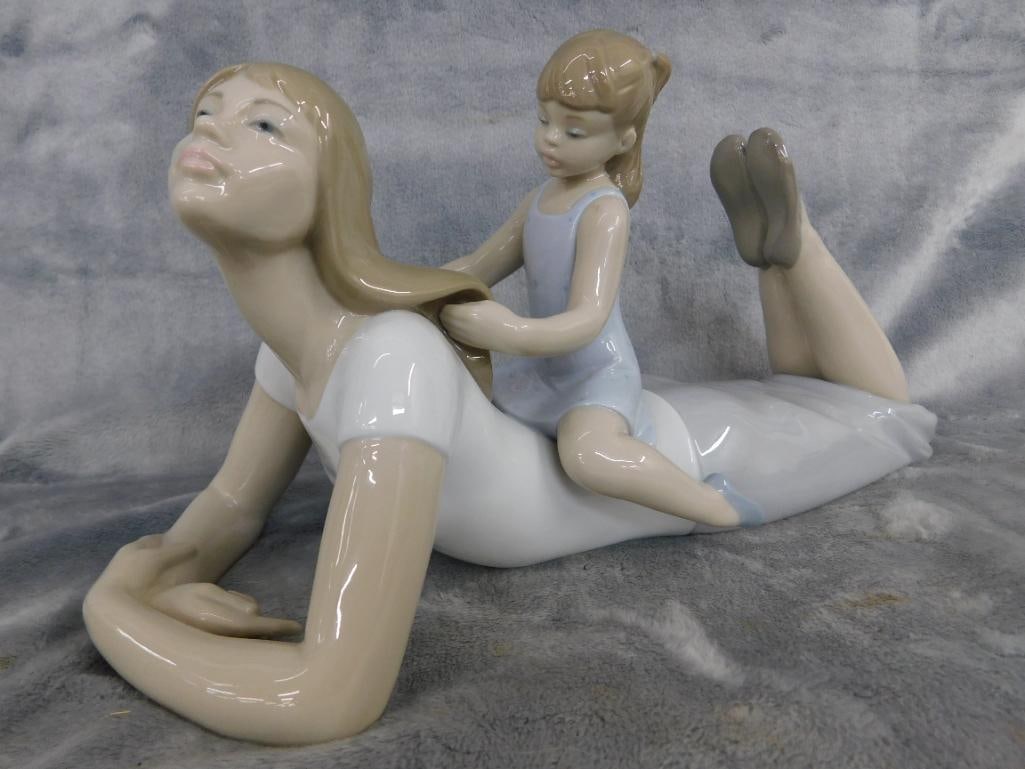 Lladro Porcelain Figure - Spain - #8291 - "Your So Pretty" - 6" x 13" x 5" - 10