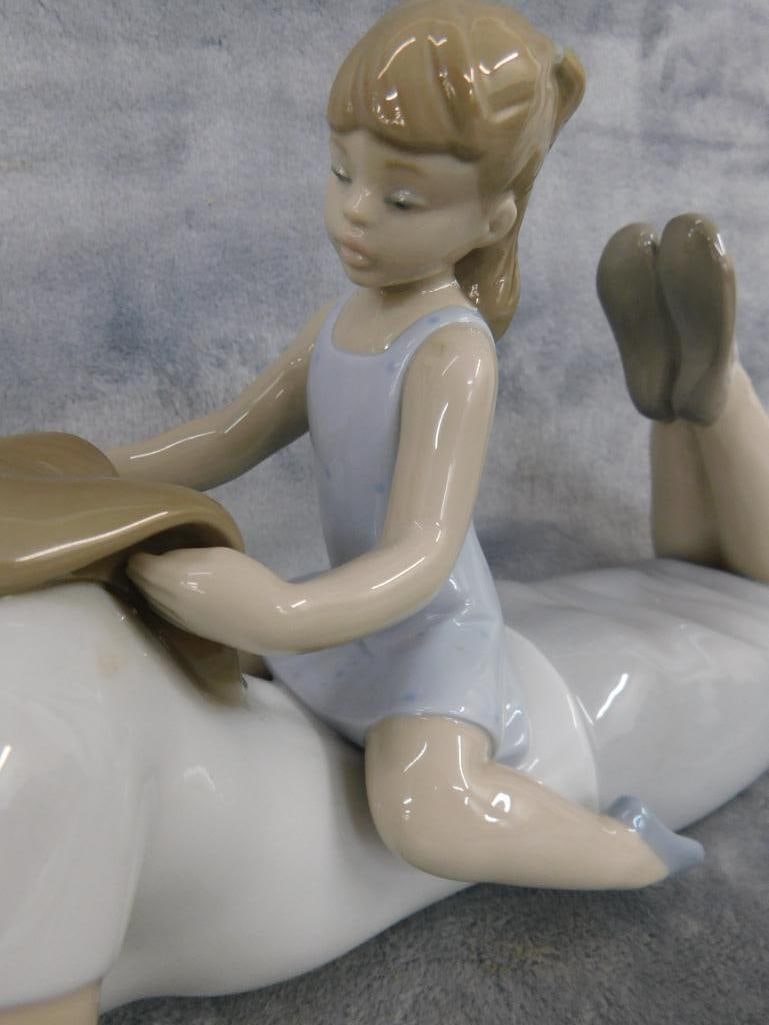 Lladro Porcelain Figure - Spain - #8291 - "Your So Pretty" - 6" x 13" x 5" - 3