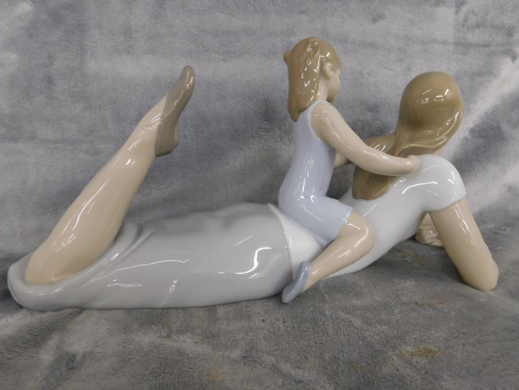 Lladro Porcelain Figure - Spain - #8291 - "Your So Pretty" - 6" x 13" x 5" - 5