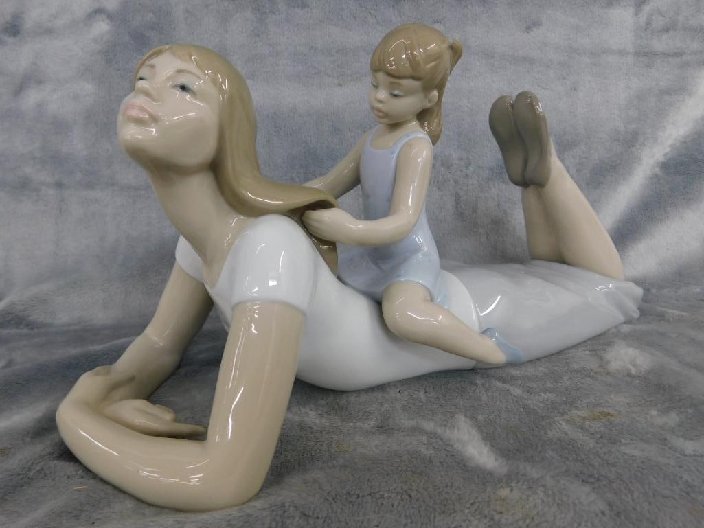 Lladro Porcelain Figure - Spain - #8291 - "Your So Pretty" - 6" x 13" x 5" - 9