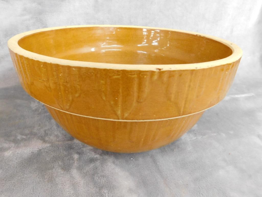 Pair of Vintage Pottery Mixing Bowls - USA - Unsigned - 6.5" x 12" - 5" x 10.25" - 2