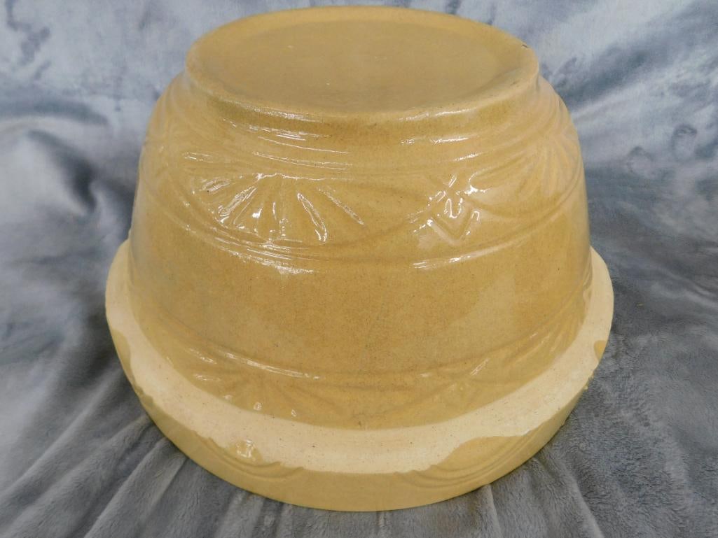 Pair of Vintage Pottery Mixing Bowls - USA - Unsigned - 6.5" x 12" - 5" x 10.25" - 5