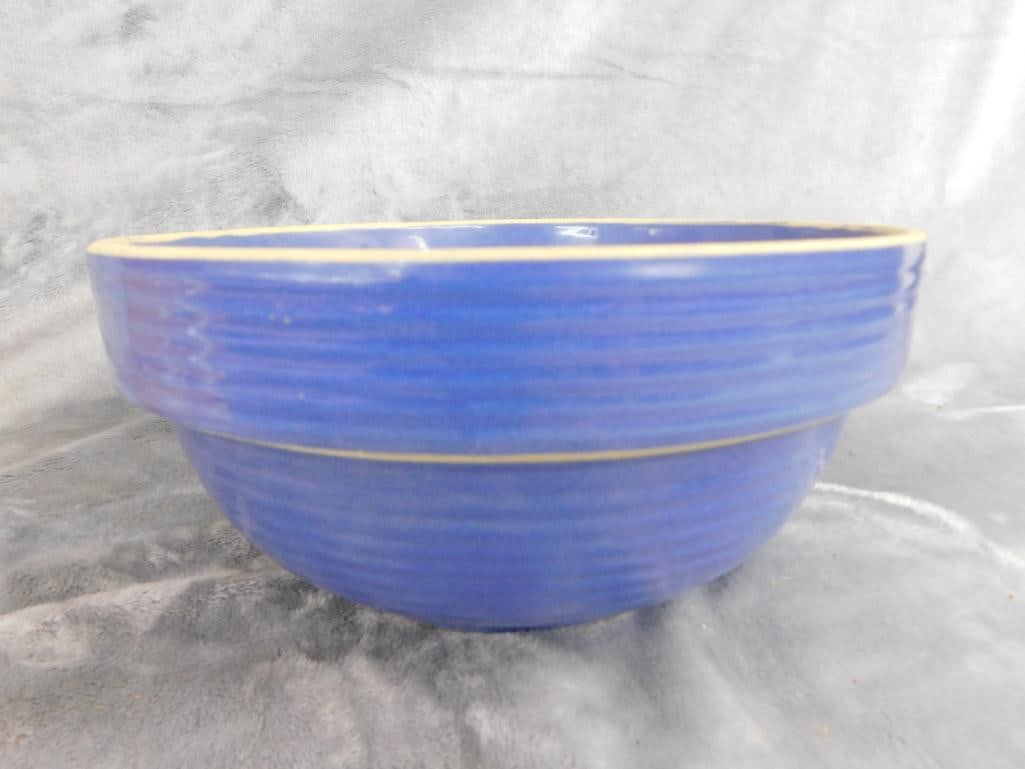 Group of 3 Vintage Mixing Bowls - USA - 4.5" x 9.5" - 2-4.5" x 9.5" - 2