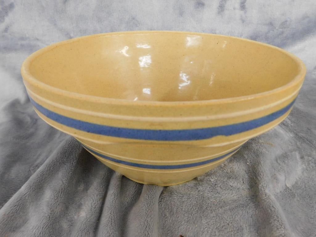Group of 3 Vintage Mixing Bowls - USA - 4.5" x 9.5" - 2-4.5" x 9.5" - 9