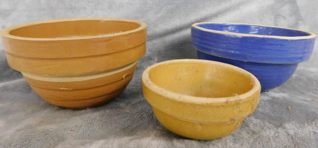 Group of 3 Small Vintage Mixing Bowls - 3" x 5" - 2.5" x 5" - 1.75" x 3.5": See Photos For Condition and Details