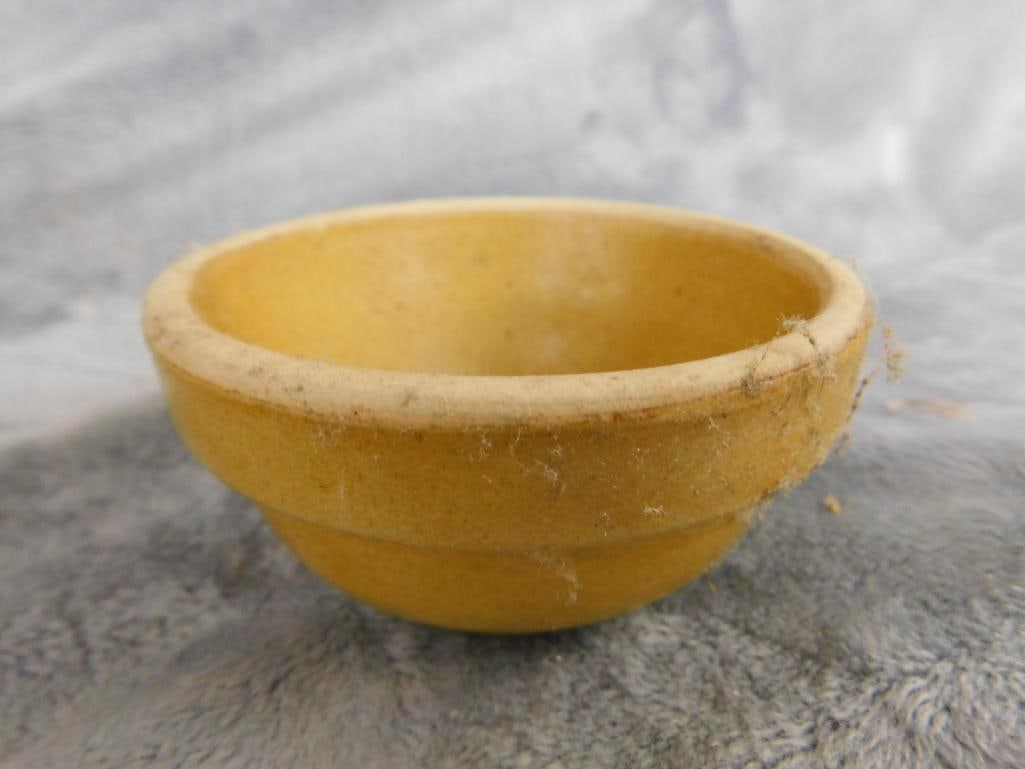 Group of 3 Small Vintage Mixing Bowls - 3" x 5" - 2.5" x 5" - 1.75" x 3.5" - 8