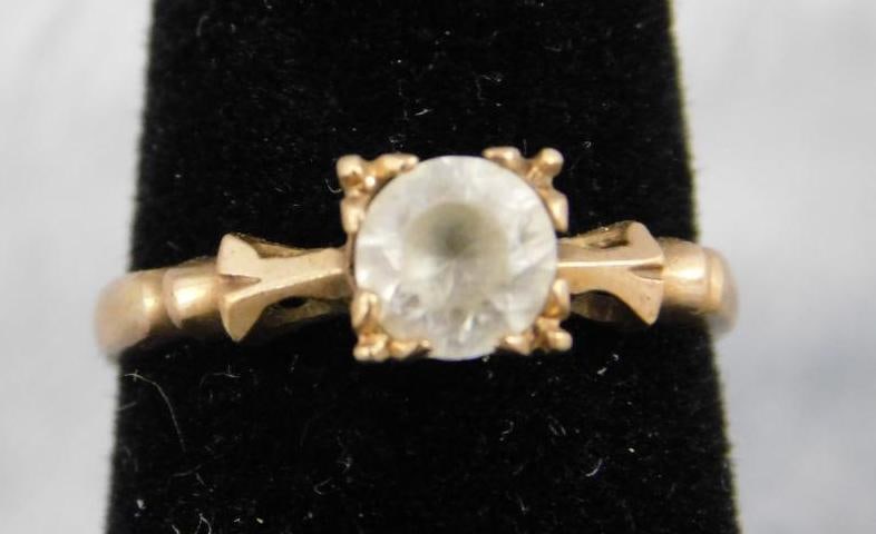 10K Yellow Gold - Ring - Clear Stone - Size 6 - 2.21 Grams TW: See Photos For Condition and Details