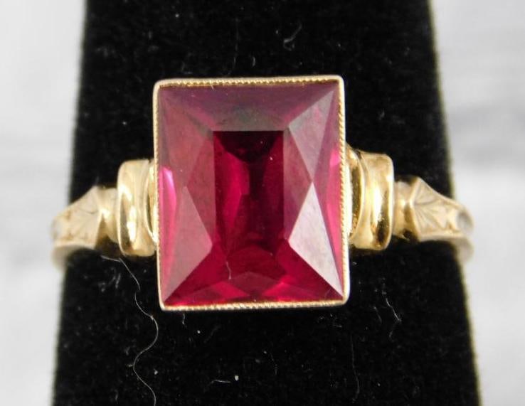 10K Yellow Gold - Red Stone - Size 7 - 2.3 Grams TW: See Photos For Condition and Details