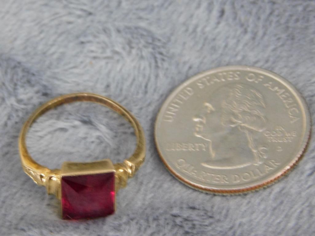 10K Yellow Gold - Red Stone - Size 7 - 2.3 Grams TW - 5