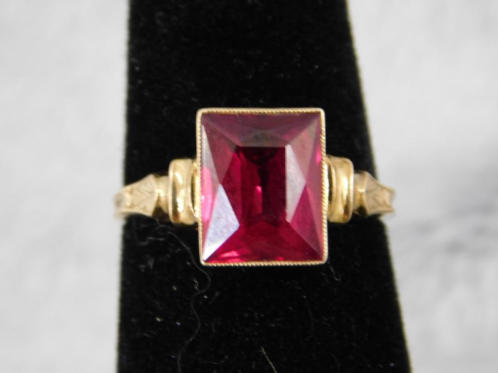 10K Yellow Gold - Red Stone - Size 7 - 2.3 Grams TW - 6