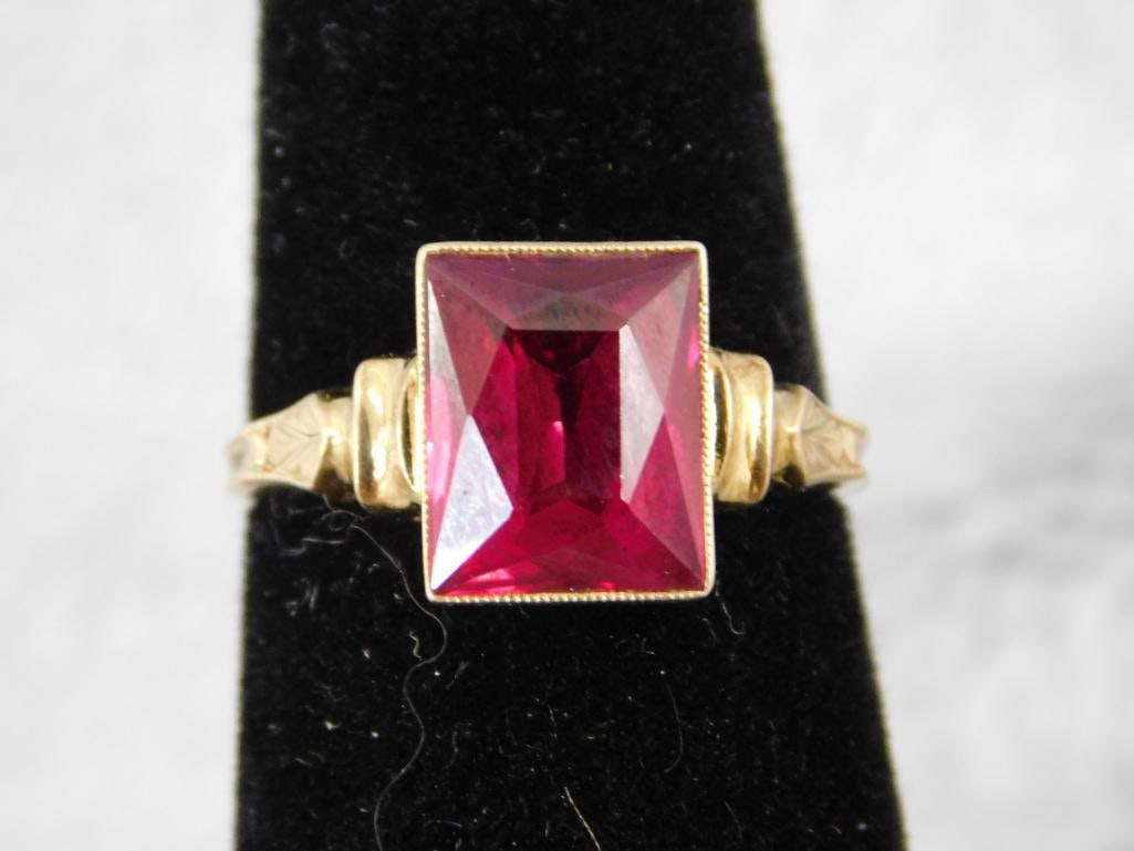10K Yellow Gold - Red Stone - Size 7 - 2.3 Grams TW - 7