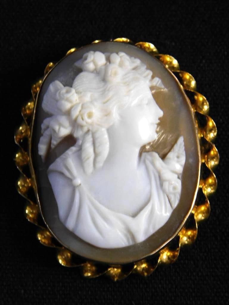 10K Yellow Gold - Cameo Pendant / Brooch - 7.73 Grams TW - 11