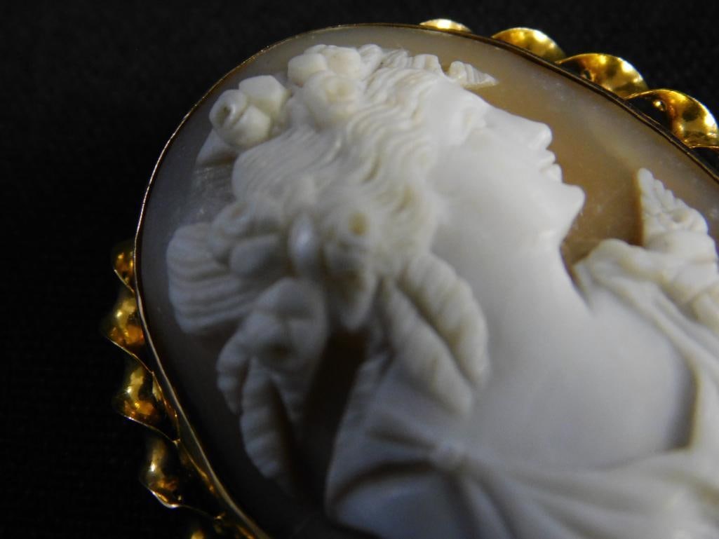 10K Yellow Gold - Cameo Pendant / Brooch - 7.73 Grams TW - 2