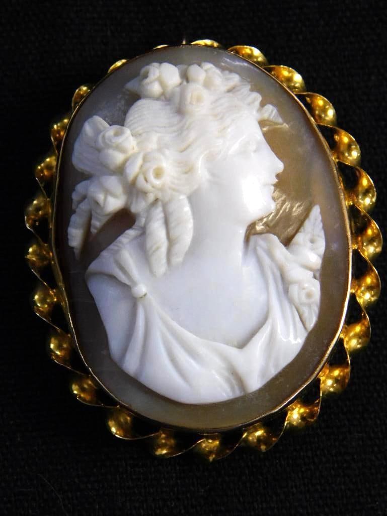 10K Yellow Gold - Cameo Pendant / Brooch - 7.73 Grams TW - 9