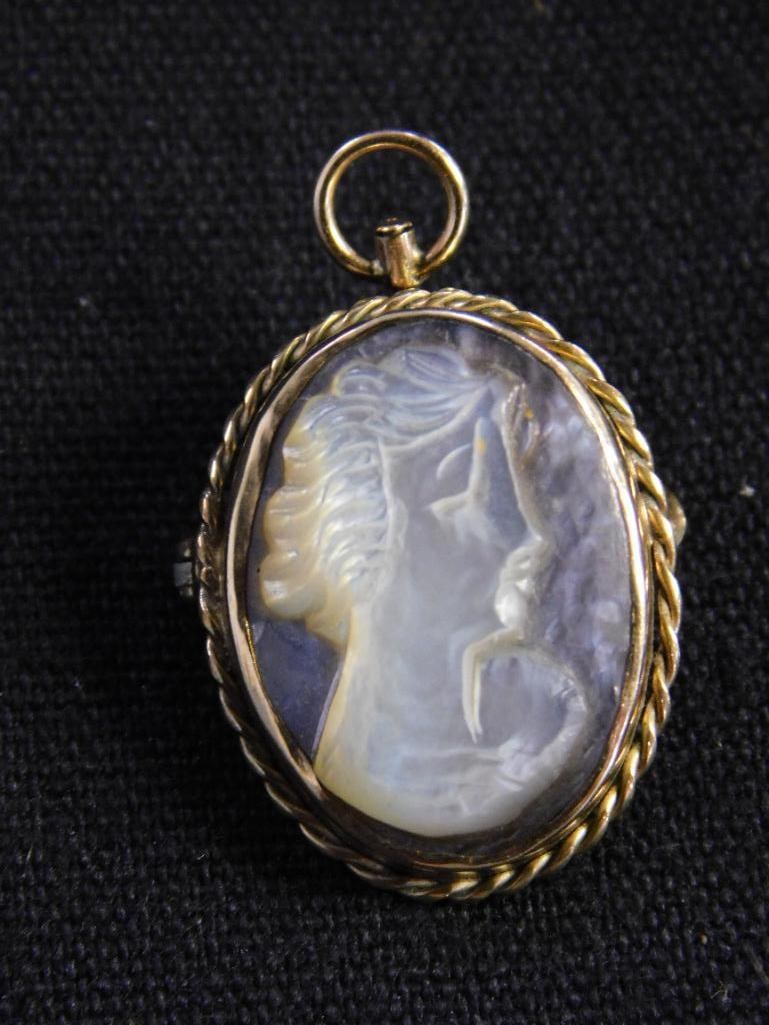 10K Yellow Gold - Cameo Pendant / Pin - 3.37 Grams TW - 7