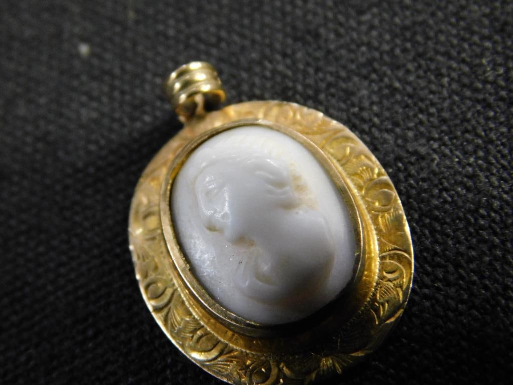 10K Yellow Gold - Cameo Pendant - 1.57 Grams TW - 2