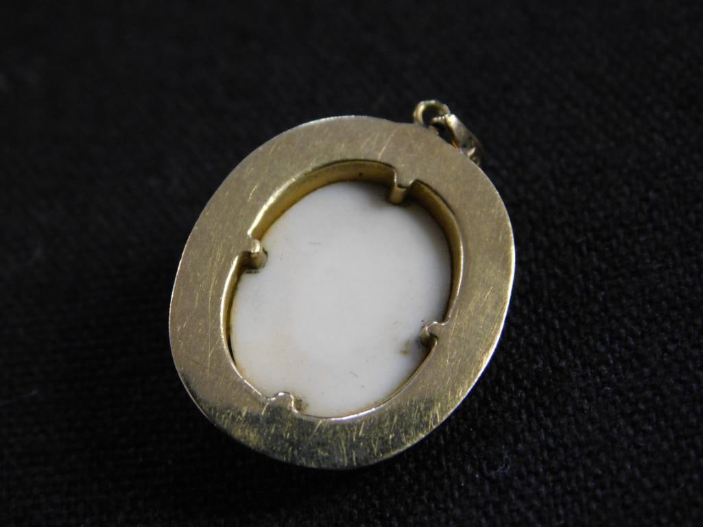 10K Yellow Gold - Cameo Pendant - 1.57 Grams TW - 3
