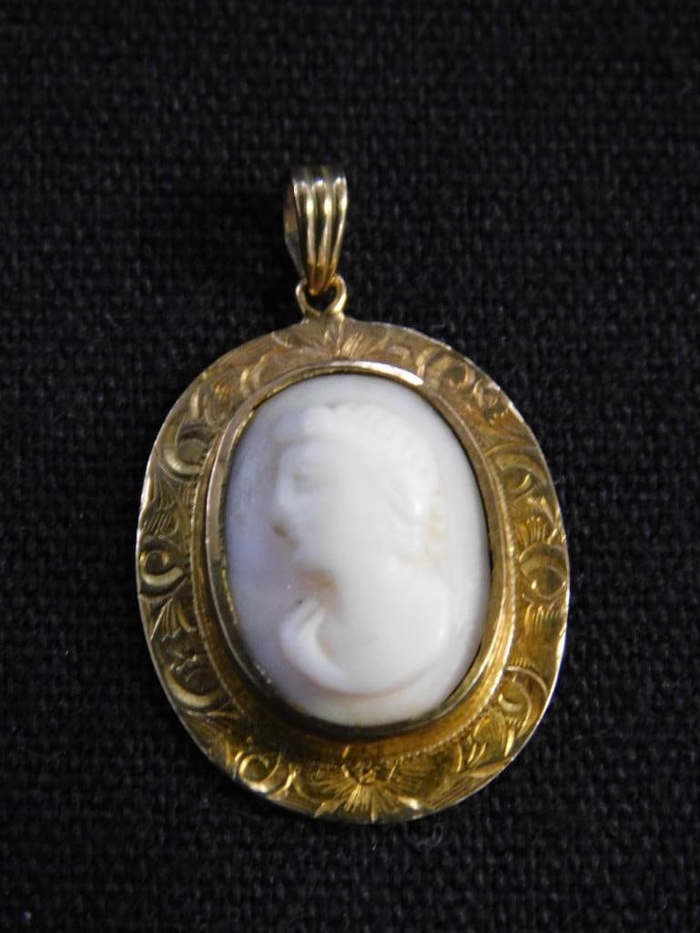 10K Yellow Gold - Cameo Pendant - 1.57 Grams TW - 5