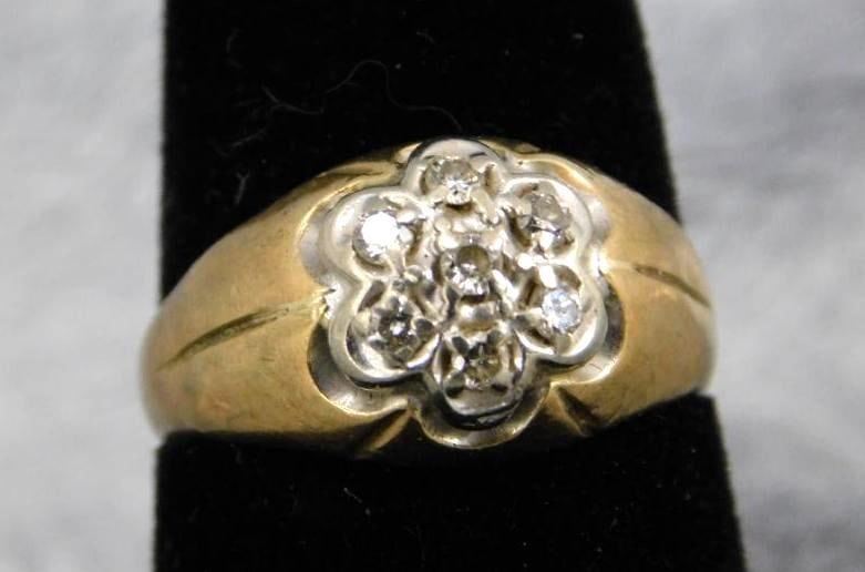 10K Yellow Gold - Ring - Size 8.5- Diamond - 3.93 Grams: See Photos For Condition and Details