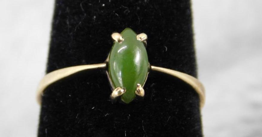10K Yellow Gold - Jade Ring - Size 5 - 1.45 Grams TW: See Photos For Condition and Details