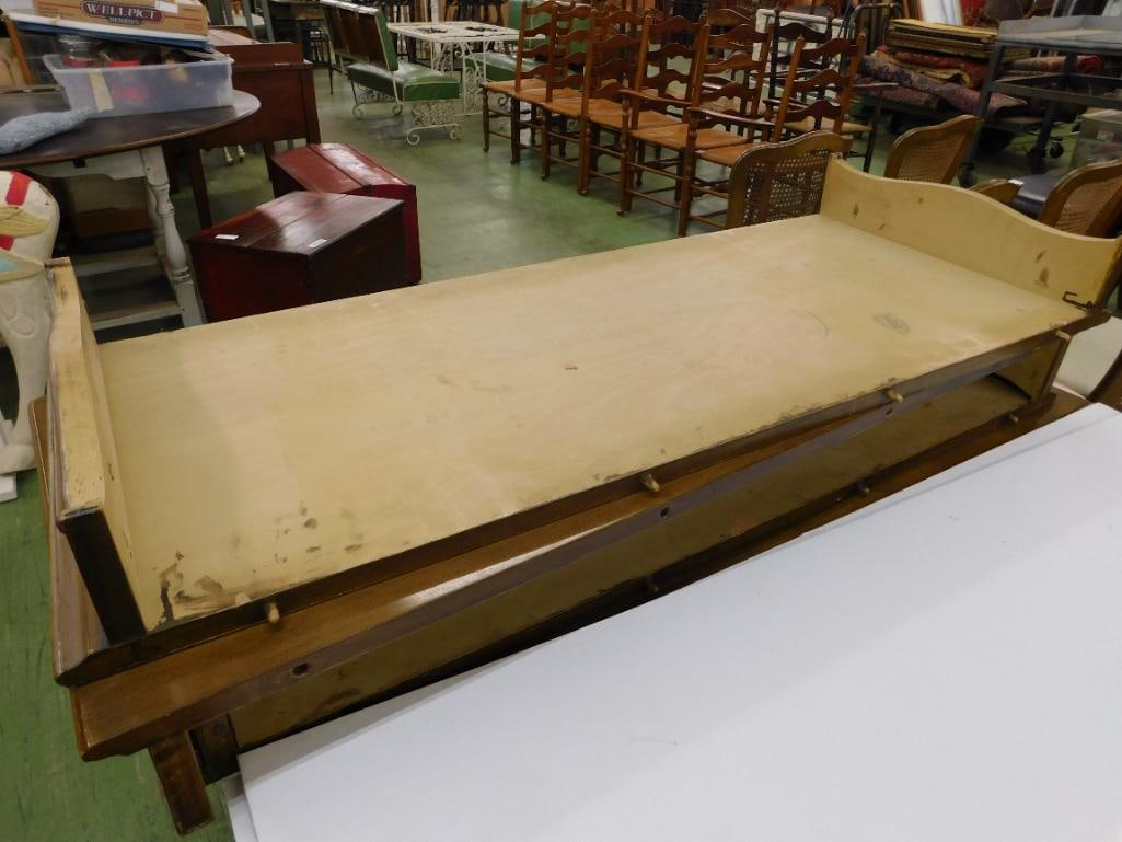 French Round Dining Table with 3 Leaves and Pads - 30" x 46" - Leaves 18" Each - 8