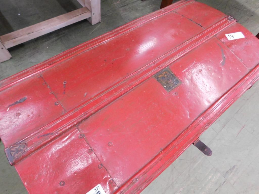 Metal Dome Top Trunk with "Duck" Lining - 19" x 30.5" x 16" - 2