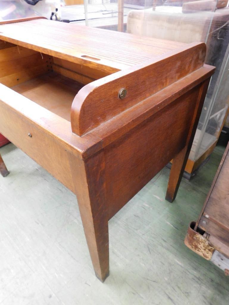 Vintage Roll Top School Desk - 35" x 40.5" x 25.5" - 7