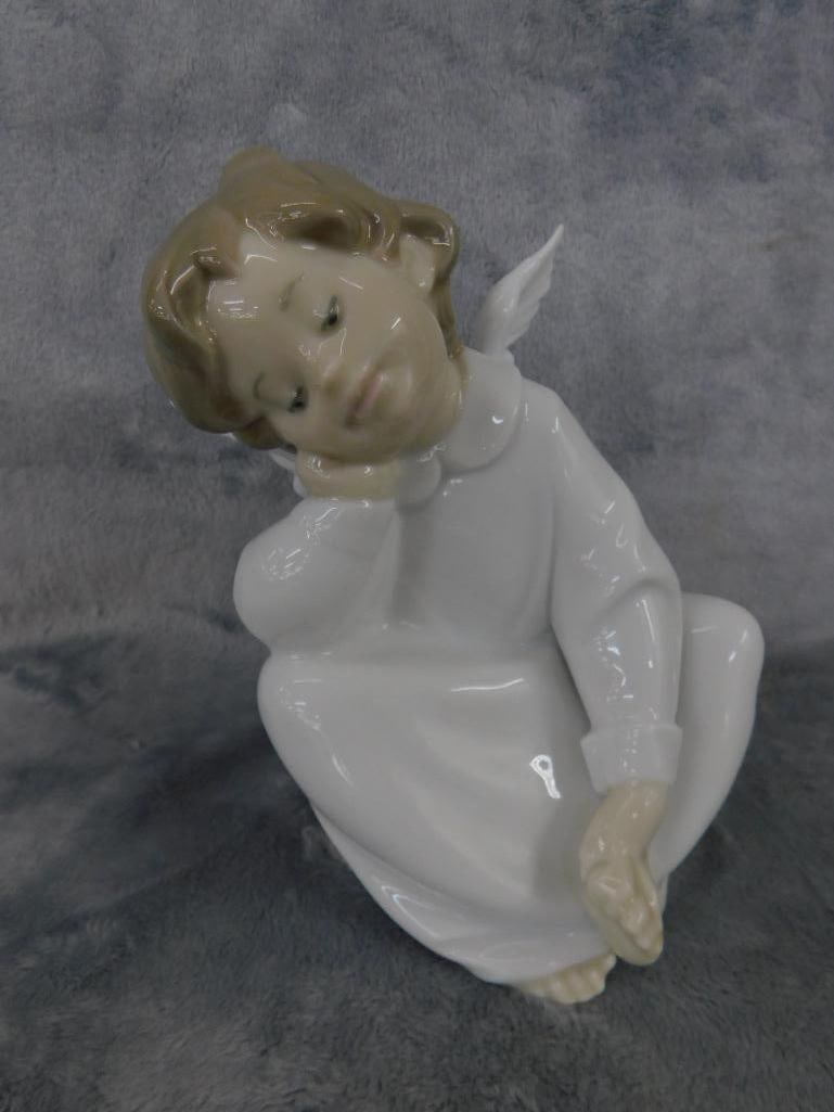 Lladro Figure - #04961 - "Angel Dreaming" - Original Box - 6" x 5" x 4.5" - 10