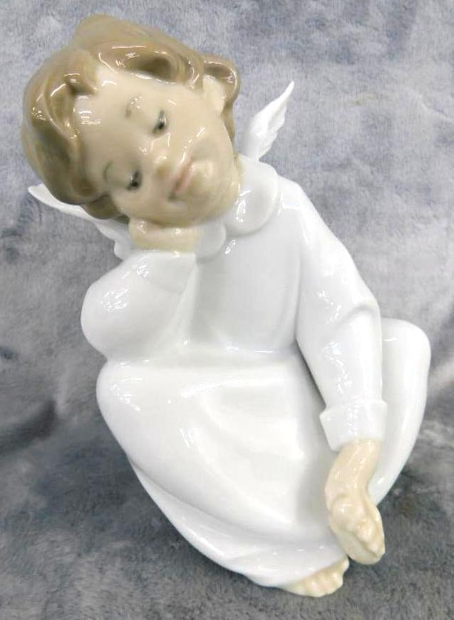 Lladro Figure - #04961 - "Angel Dreaming" - Original Box - 6" x 5" x 4.5": See Photos For Condition and Details