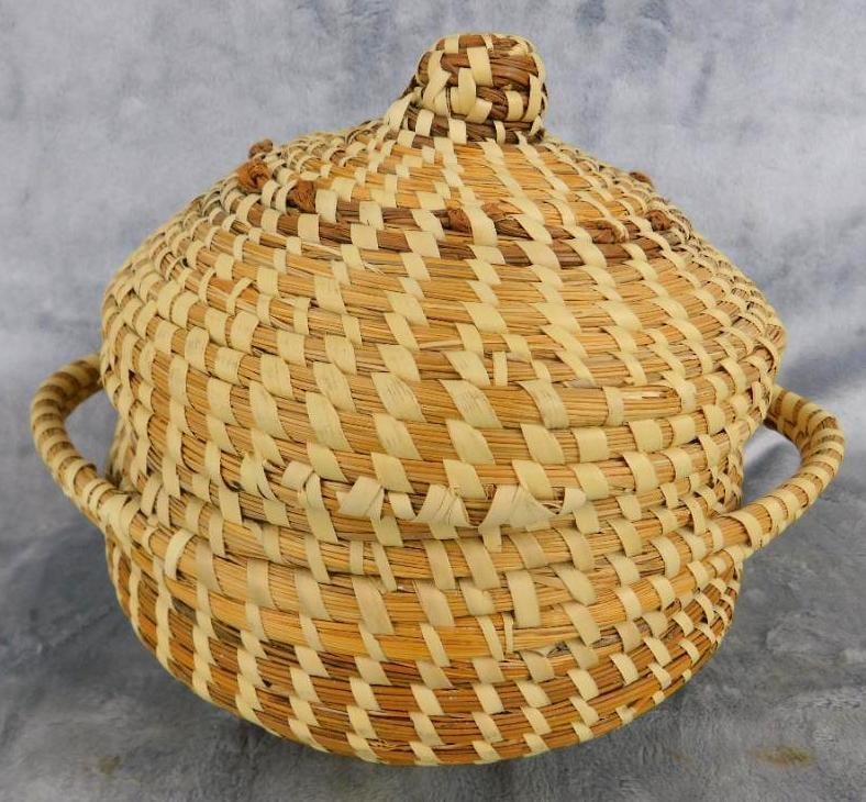 Charleston SC - Sweet Grass Basket with Lid - 6" x 11" x 8.5": See Photos For Condition and Details