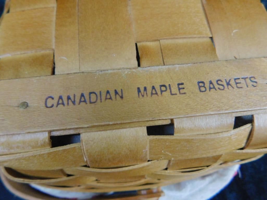 Pair of Heritage Mint LTD. - Canadian Maple Baskets - 4' x 9" x 8" and 3" x 10.5" x 10.5" - 10