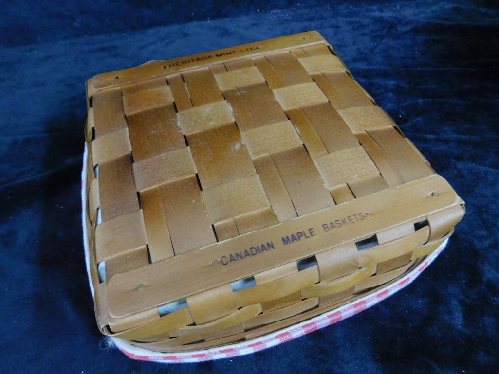 Pair of Heritage Mint LTD. - Canadian Maple Baskets - 4' x 9" x 8" and 3" x 10.5" x 10.5" - 3