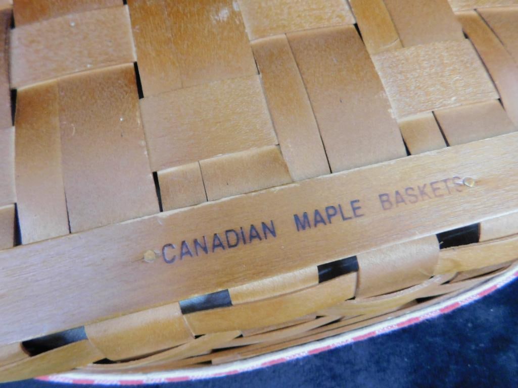 Pair of Heritage Mint LTD. - Canadian Maple Baskets - 4' x 9" x 8" and 3" x 10.5" x 10.5" - 5