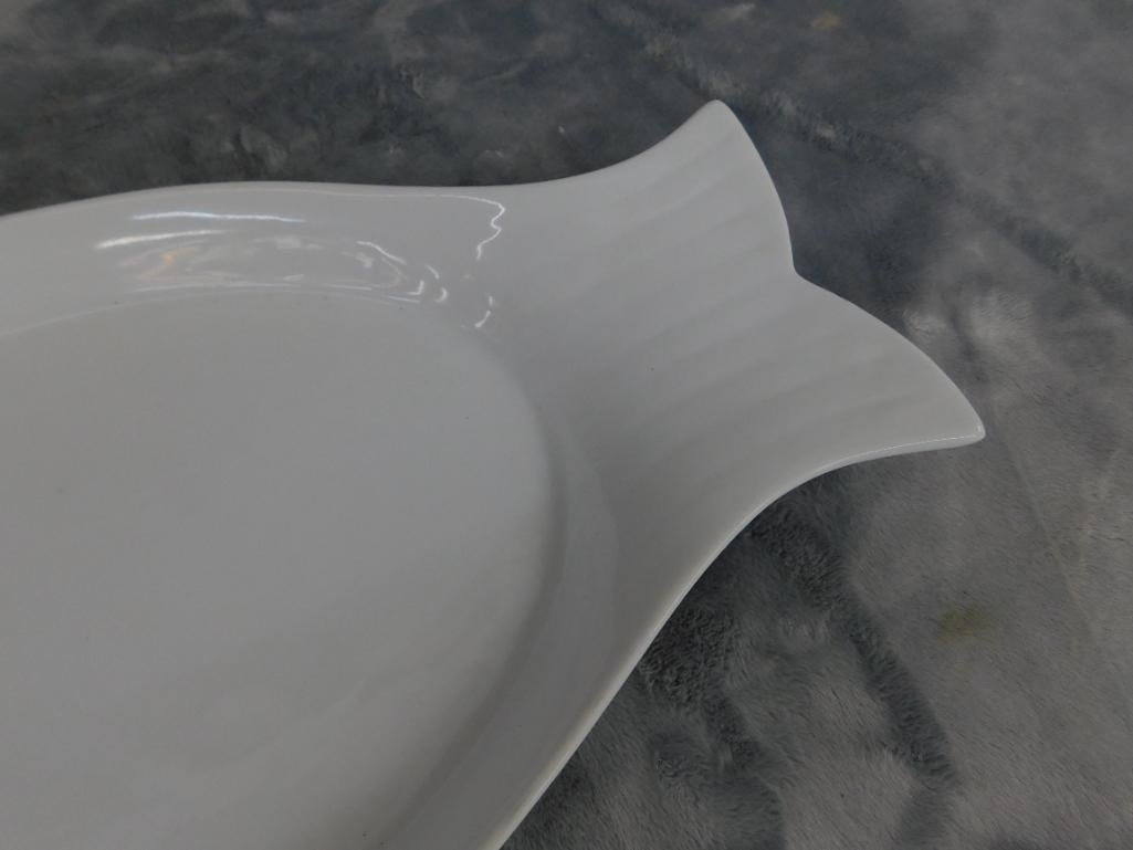 Farberware Fish Shaped White Glazed Pottery Platter - 18.5" x 9.5" - 4